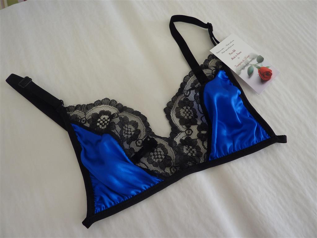 royal blue lace bra and panties - www.webonise.co.uk.